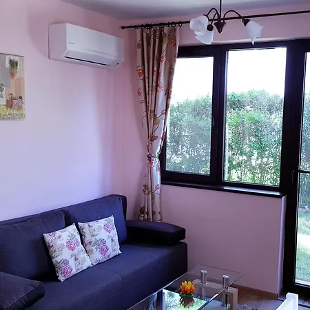 Appartement Holiday With Garden Burgas