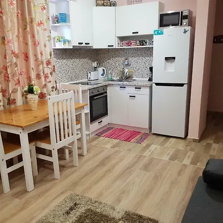 Holiday With Garden Apartment *